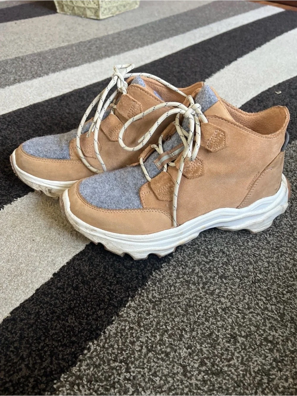 Sorel Women's Kinetic Breakthru Caribou Waterproof Boot size 8